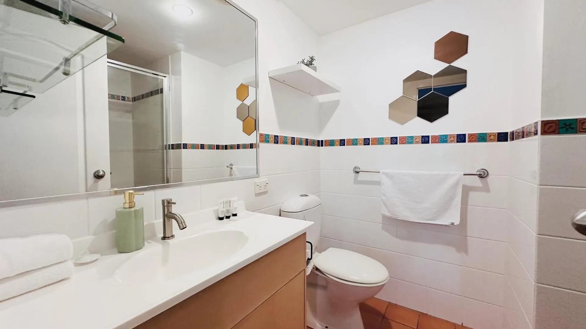 Southport Ocean Breeze Retreat With 2 Parking Apartment Gold Coast